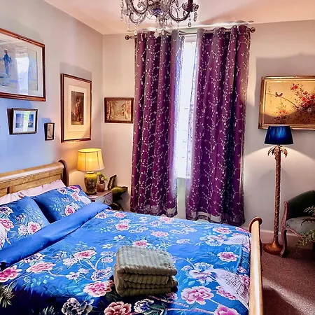 Charming Victorian House Уитби