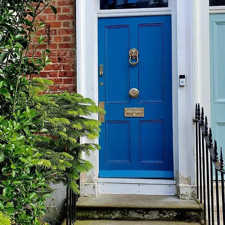 Homestay Charming Victorian House