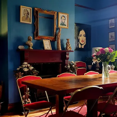 Charming Victorian House 惠特比