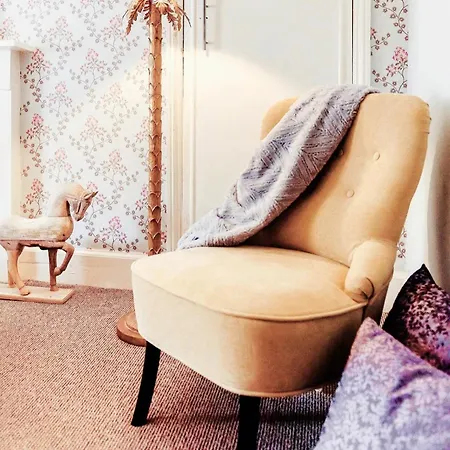 Homestay Charming Victorian House