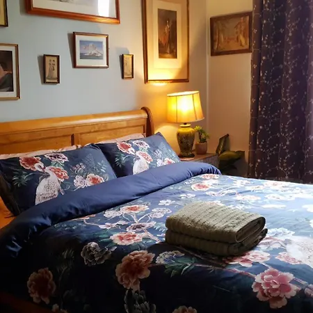 Charming Victorian House Homestay *