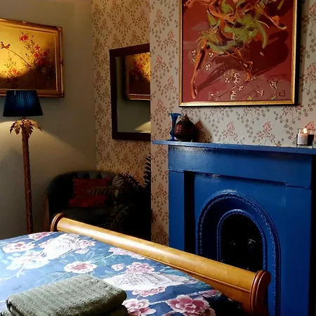 Charming Victorian House ホームステイ ウィットビー