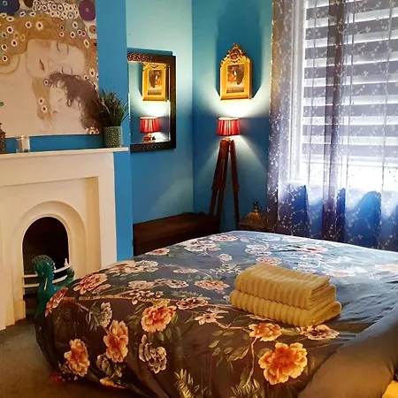 Homestay Charming Victorian House