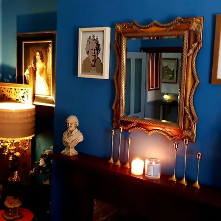 ホームステイ Charming Victorian House *