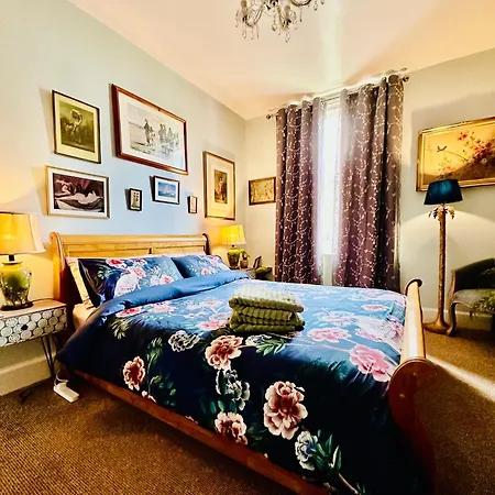 Charming Victorian House * ウィットビー