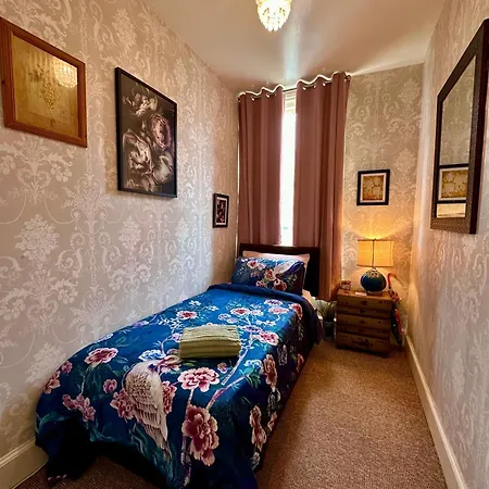 Charming Victorian House ホームステイ