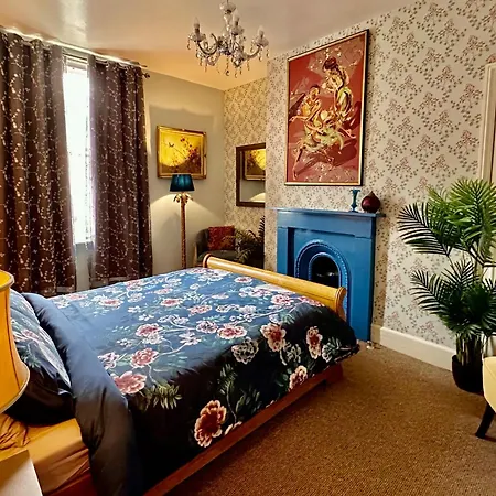 Charming Victorian House ホームステイ