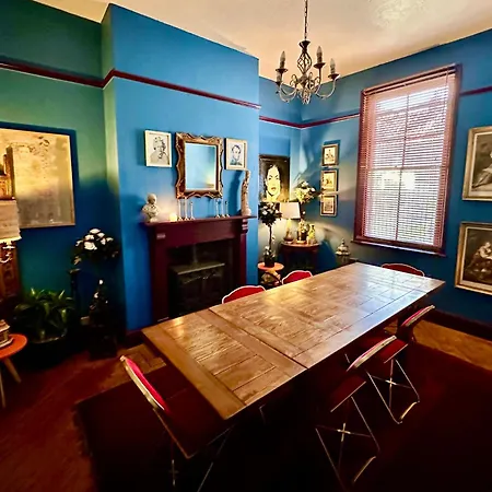 Charming Victorian House ホームステイ ウィットビー