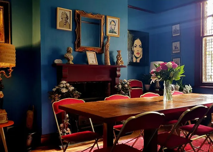 Charming Victorian House 惠特比