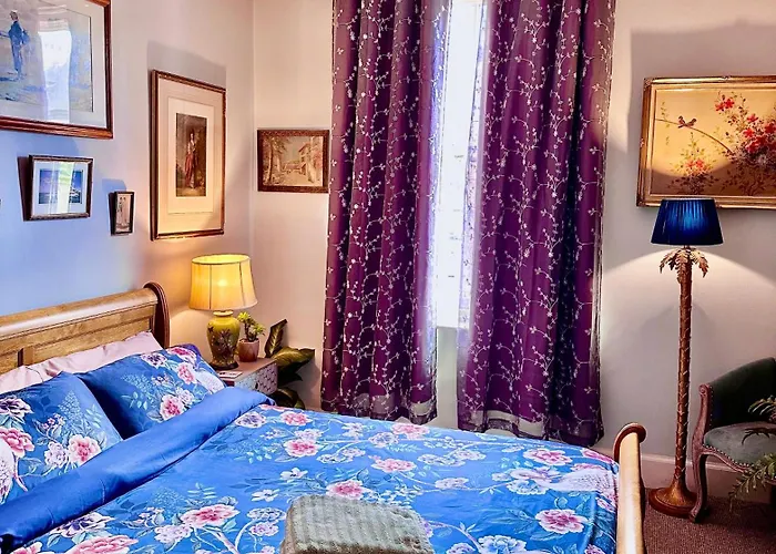 Charming Victorian House 惠特比